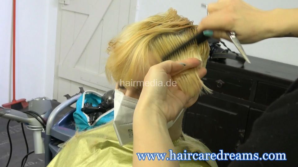 0521 Lara first day short haircut and bleaching