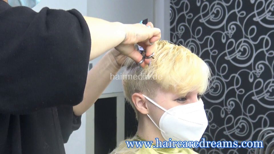 0521 Lara first day short haircut and bleaching