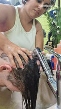 将图片加载到图库查看器，1227 Lars by LuisaB 2 forward  shampooing hairwash by barberette in rollers - vertical video