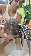 将图片加载到图库查看器，1227 Lars by LuisaB 2 forward  shampooing hairwash by barberette in rollers - vertical video