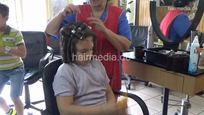 6221 Ana Family: Lea young girl shampoo by barber and wetset