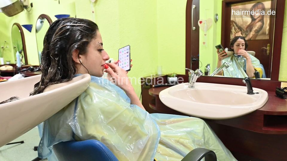 2303 Barberette Leyla multicaped coloring bleaching by salonbarber