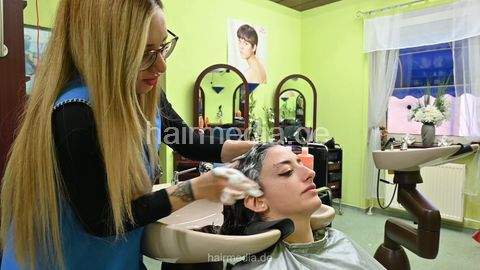 Leyla by Deborah backward shampooing