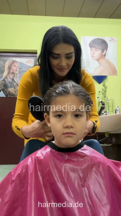 2308 Daughter Lia young girl blow out by mom - facecam vertical