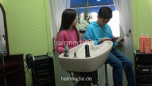 将图片加载到图库查看器，2308 Daugher Lia 1 young girl constultation by barber, mom controlled