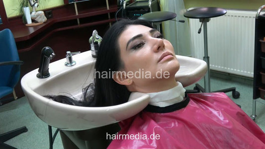 2308 Mother Lily shampoo and blow, kid controlled  frontcam