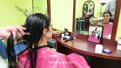2308 Mother Lily shampoo and blow, kid controlled