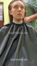 Cargar imagen en el visor de la galería, 2306 LinaW by salonbarber 1  shampooing thick hair - facecam vertical video