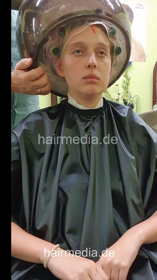2306 LinaW by salonbarber 3 dryer and finish facecam