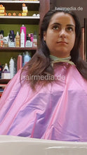 将图片加载到图库查看器，1227 LuisaB salonbarber session 1 shampooing and haircare by barber backward and forward - vertical video