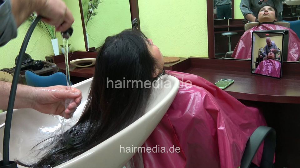 1247 Magui by barber 1 backward shampooing