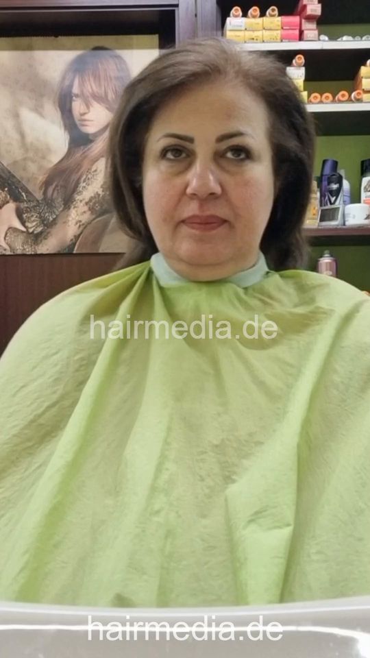 1252 Mashids mom 1 forwardshampoo by barber  vertical video