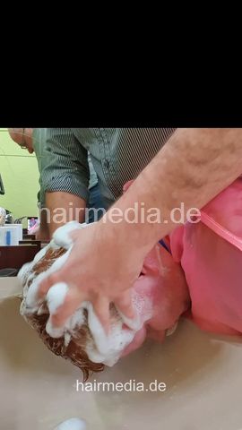Mathias controlled by Nico mulitcaping, forward shampooings, scalp tonic, buzz - frontcam