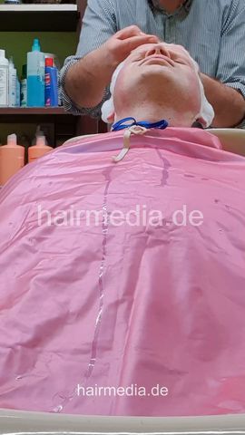 Mathias controlled by Nico mulitcaping, backward shampooing, buzz, perm cap, dryer - frontcam