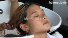 Cargar imagen en el visor de la galería, 359 Maya several shampooing backward, haircare and blow out