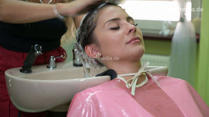 7117 MichelleH by Zoya 1 backward salon shampooing in tie closure pvc shampoocape