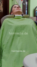 将图片加载到图库查看器，6223 MichelleH 2 backward ASMR shampooing by barber - vertical video