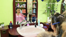 Cargar imagen en el visor de la galería, 6230 MichelleH by Zoya 2 wet set by barber and Zoya tie closure PVC cape