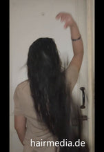 Laden Sie das Bild in den Galerie-Viewer, 1242 Model Neha Long Hair Self Hair Wash In Forward Style