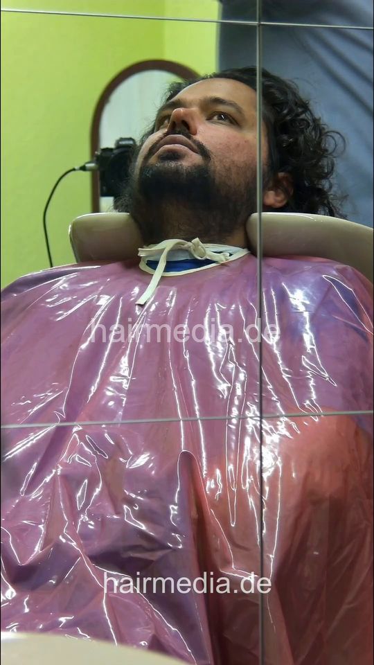 2304 Nasir 3 backward shampooing curly hair and scalp massage - vertical video
