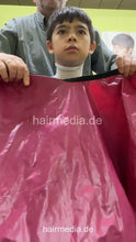Laden Sie das Bild in den Galerie-Viewer, 2308 Niklas 1 young boy pampering backward shampooing by barber, mom controlled - vertical video