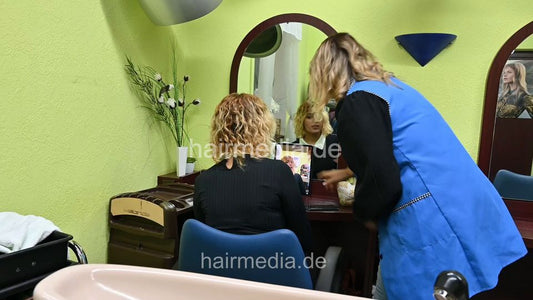 1246 Barberette Nora 1 by mature Alessia apron shampooing backward