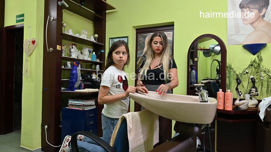 544 Barberette Paulina elder daughter double session 1 st run hair kneeling forward wash and blow