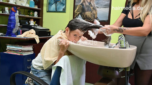 544 Barberette Paulina elder daughter double session 2 nd run hair kneeling forward wash and blow