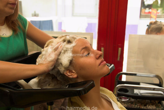 1118 Iva 3 pampering wash by dederon barberette