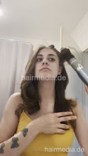 Cargar imagen en el visor de la galería, 1076 TatjanaFr self shampooing at home over bath tub and styling 230715