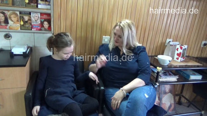 6217 Mother SnezanaD and teen daughter: Daughter DunjaD shampoo by barber and cut and wetset