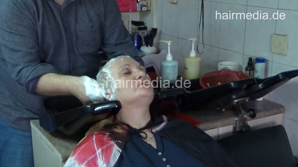 6217 Mother SnezanaD and teen daughter: Mom SnezandD shampoo by barber and cut and wetset