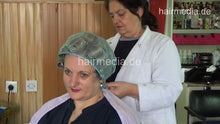 Laden Sie das Bild in den Galerie-Viewer, 6217 Mother SnezanaD and teen daughter: Mom SnezandD shampoo by barber and cut and wetset