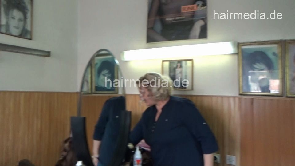 6217 Mother SnezanaD and teen daughter: Mom SnezandD shampoo by barber and cut and wetset