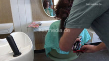 Charger l&#39;image dans la galerie, 1238 Tetjana 2 dry haircut long and thick hair in green cape by barber