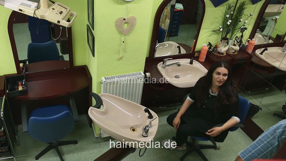 AnissaK long hair backward wash by barber and blow