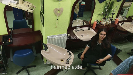 AnissaK long hair backward wash by barber and blow