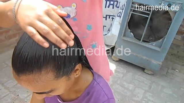 9149 Veronica Long Black Hair Wet Combing With Hairstyling India
