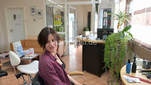 Laden Sie das Bild in den Galerie-Viewer, 7203 Victoria 1 long hair drycut dry haircut