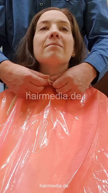 1243 XeniaM 1 forward shampooing by barber, multicaped - vertical video