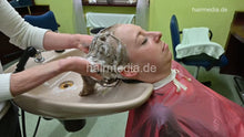 Cargar imagen en el visor de la galería, 1237 YasminA by student barber Hannes tie closure cape