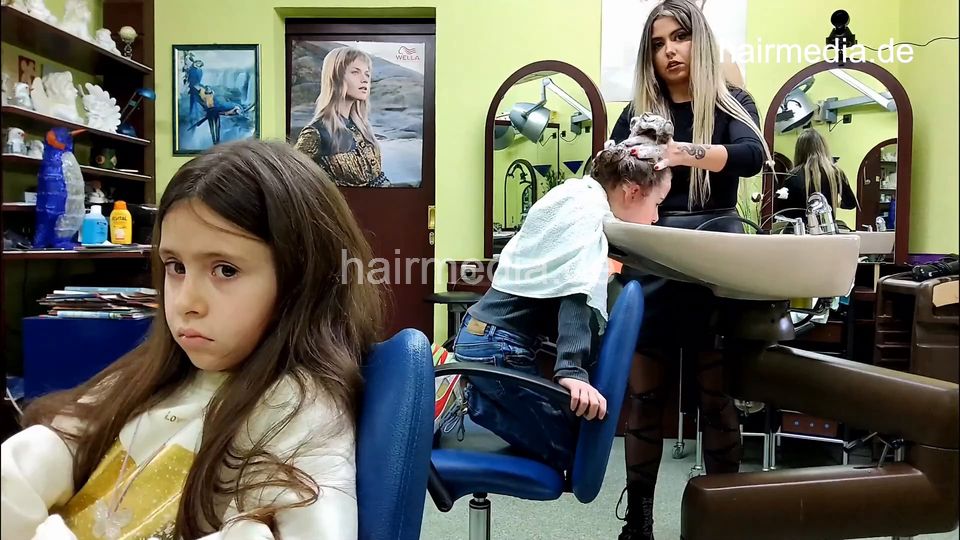 544 Barberette Paulina younger daughter 2nd run hair kneeling fresh styled forward wash and blow