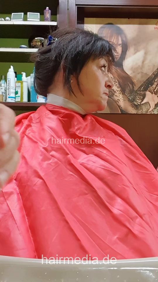 2303 YvonneT 1 backward shampooing vertical video