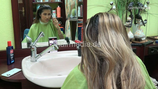 6230 Zoya forward shampoo by barber standing position Cam 2