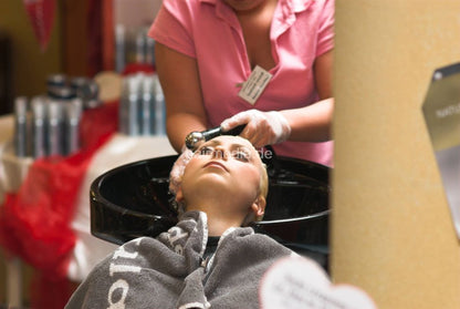 barberette student AnnaG bleaching session in Bamberg hair salon 103 pictures slideshow for download