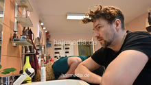 Laden Sie das Bild in den Galerie-Viewer, 7206 Ukrainian hairdresser shampoo the permed perm barber in Berlin 240331