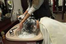 将图片加载到图库查看器，b022 Jasmin 2 forward shampoo ear and facewash by KristinaB in large white cape