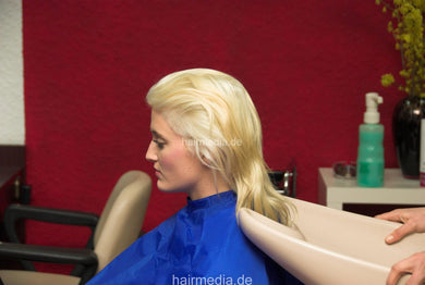 7042 Sabrina 1 wash by Silvija extremely bleached hair in blue shampoo cape