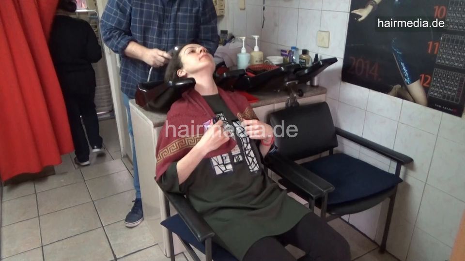 6219 Four girls: AleksandraF shampoo by barber, haircut vintage wetset