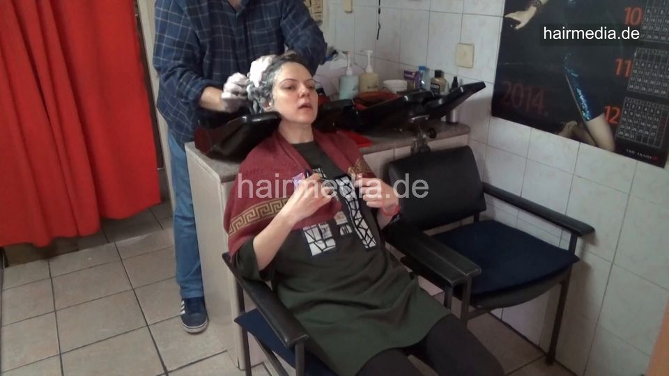 6219 Four girls: AleksandraF shampoo by barber, haircut vintage wetset